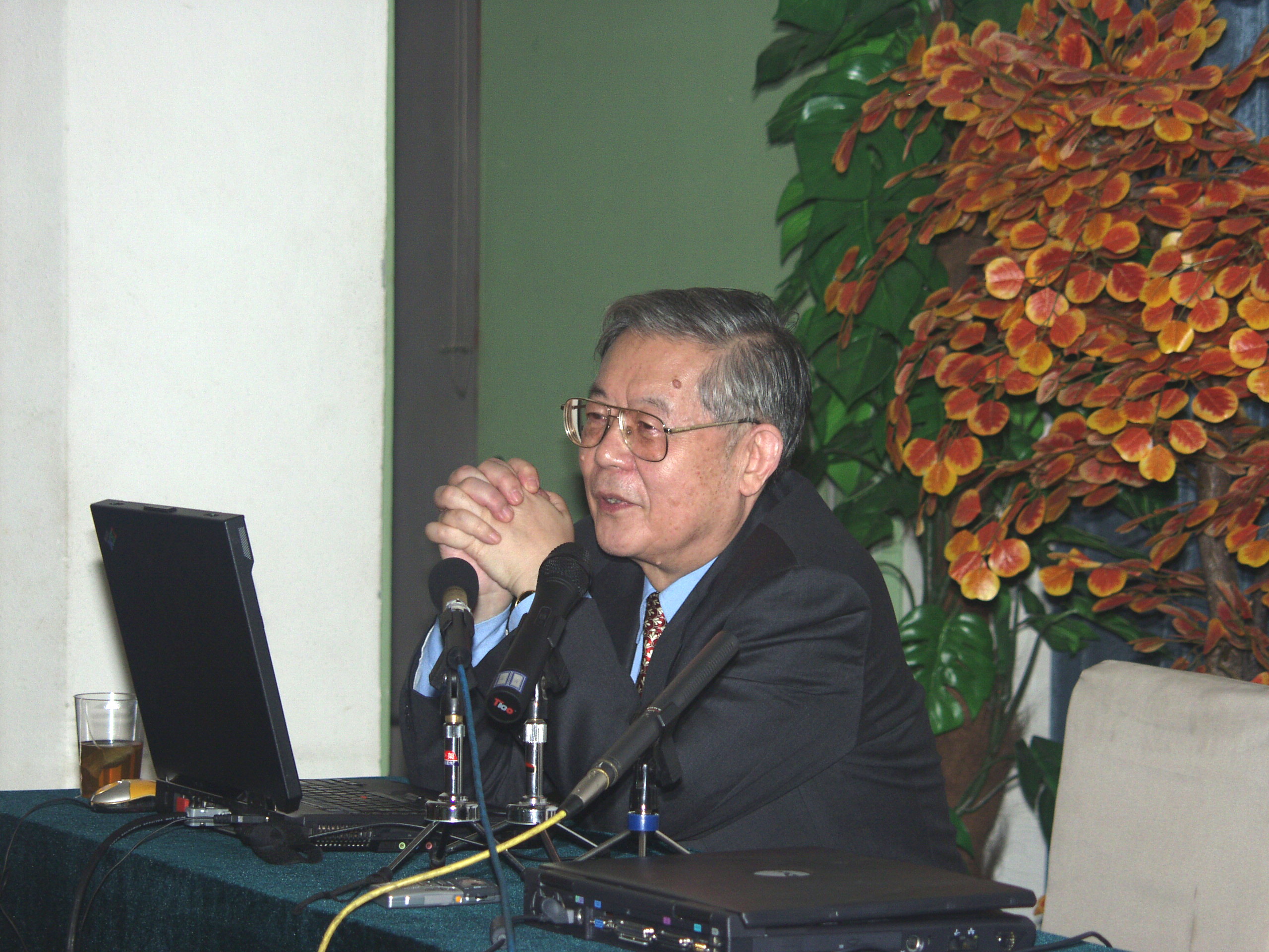 功勋卓著却深藏功与名的周光召院士