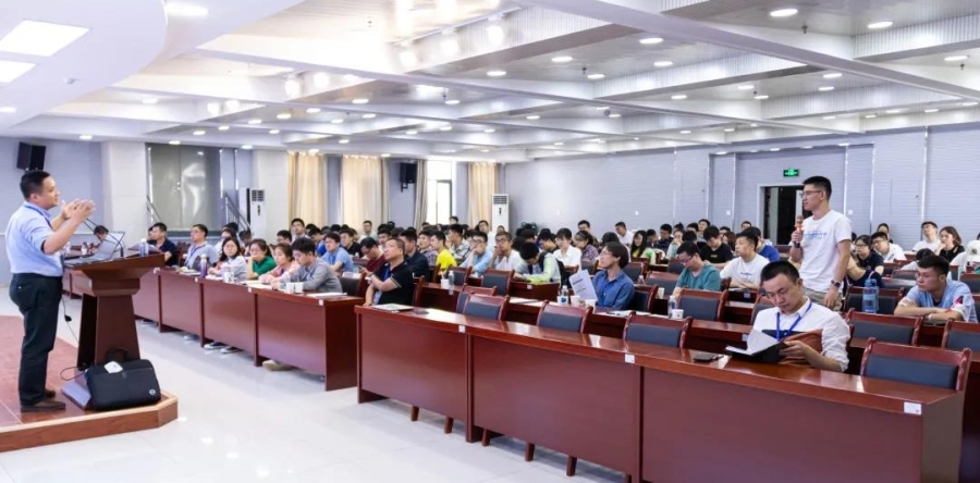 国家基金委“理论物理专款”第二届“彭桓武理论物理青年科学家论坛”在西北大学举办